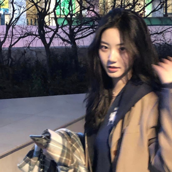 战王绝嗣，却意外撞见缩小版自己